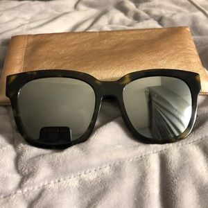 Mirrored sunglasses (Gentle Monster look-alike)